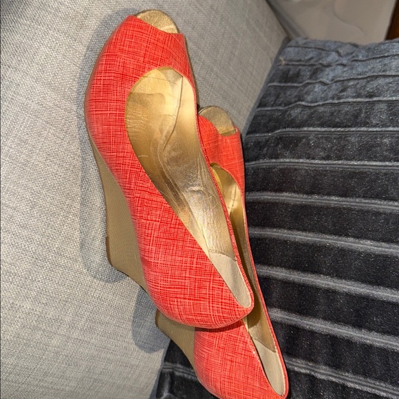 Lilly Pulitzer Resort Chic Distressed Metallic Gold Wedges in Island Coral - 6 - Picture 3 of 4